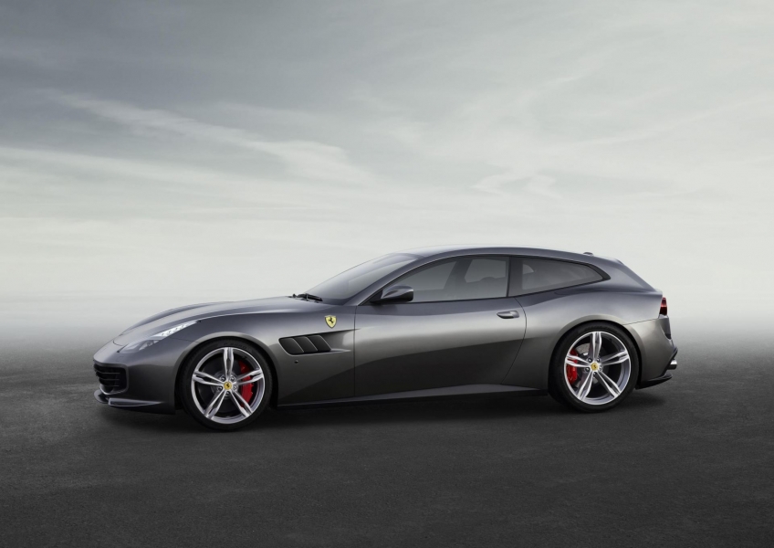 Ferrari_GTC4Lusso_side_LR-960x600