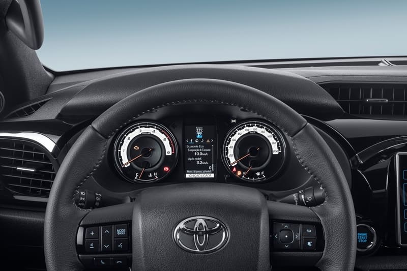 Toyota_Hilux_SRX_3