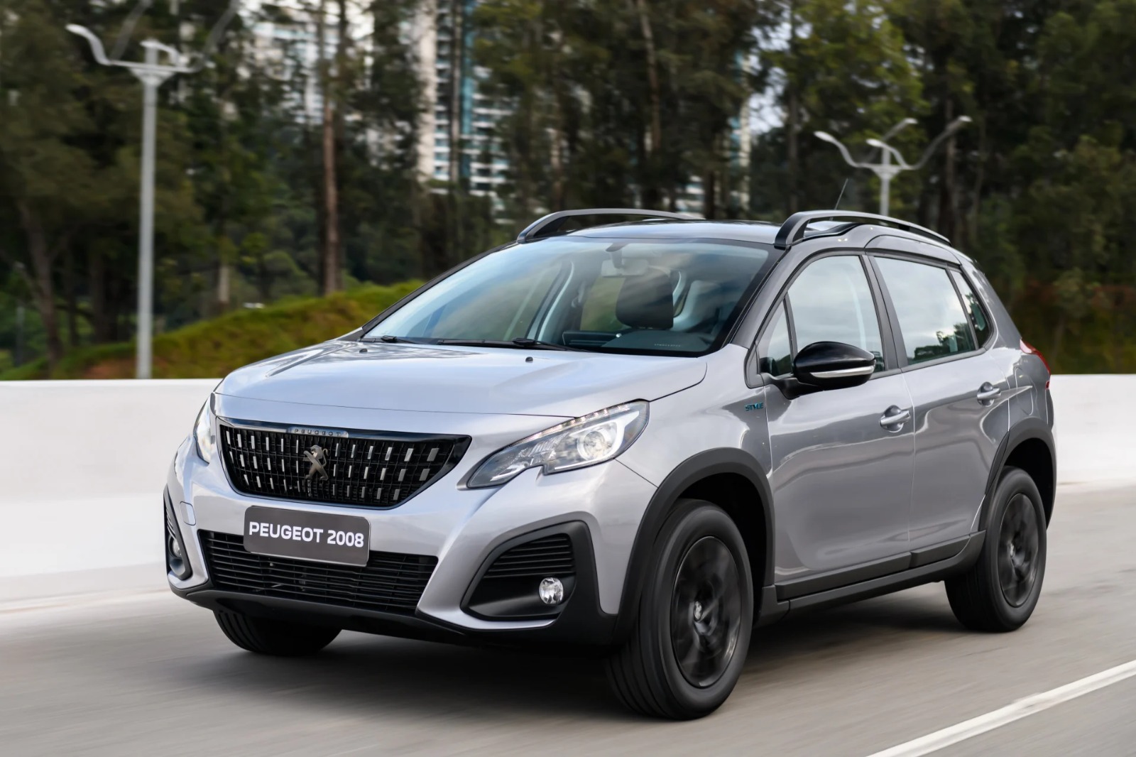 Peugeot 2008 perde versão em linha 2024 e fica mais barato